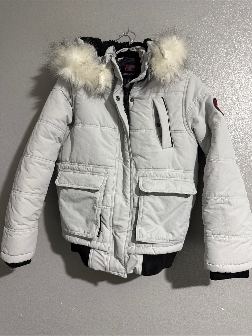 Swiss Tech  light grey  Puffer Jacket with Faux-Fur Hood Trim